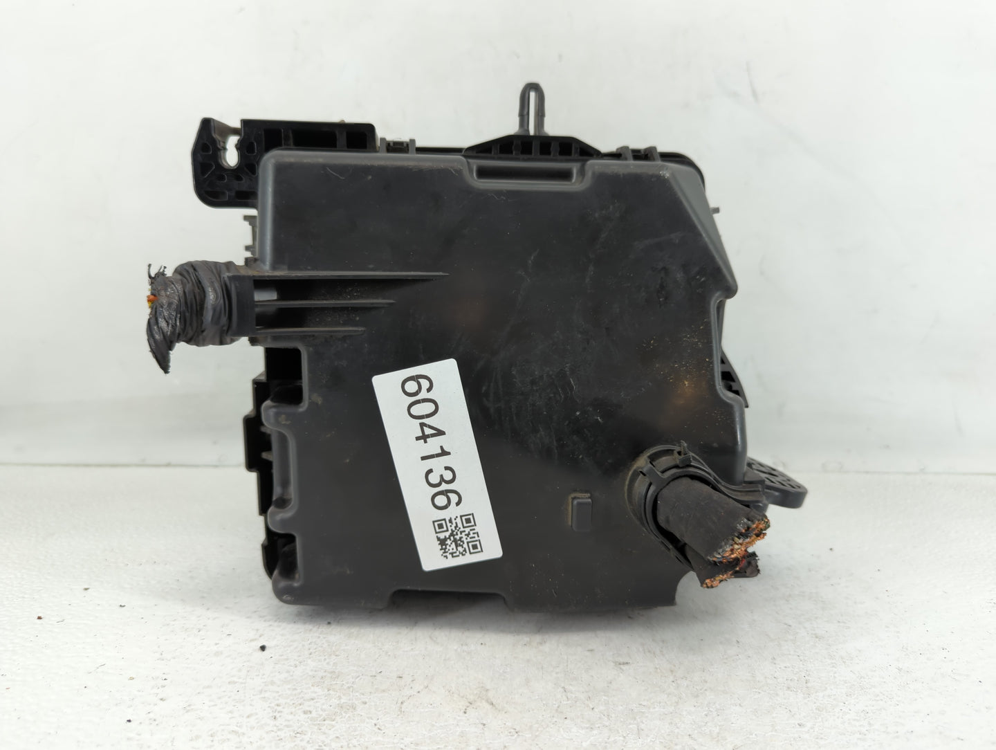 2015-2018 Kia Sedona Fusebox Fuse Box Panel Relay Module P/N:91223-A9210 Fits Fits 2015 2016 2017 2018 OEM Used Auto Parts -