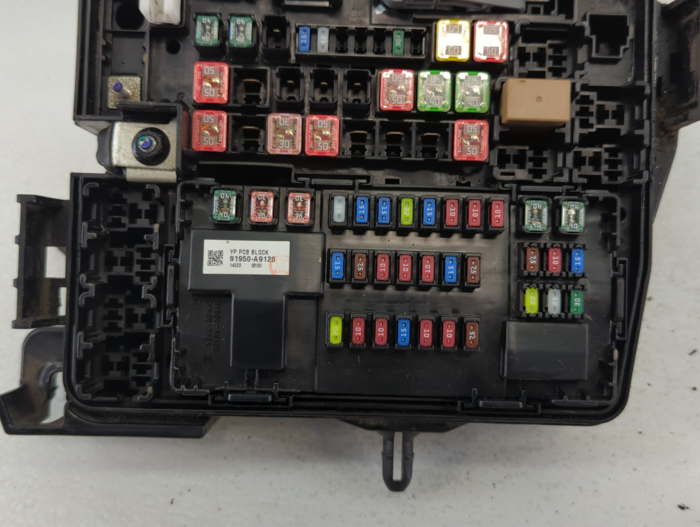 2015-2018 Kia Sedona Fusebox Fuse Box Panel Relay Module P/N:91223 A9110 Fits Fits 2015 2016 2017 2018 OEM Used Auto Parts -