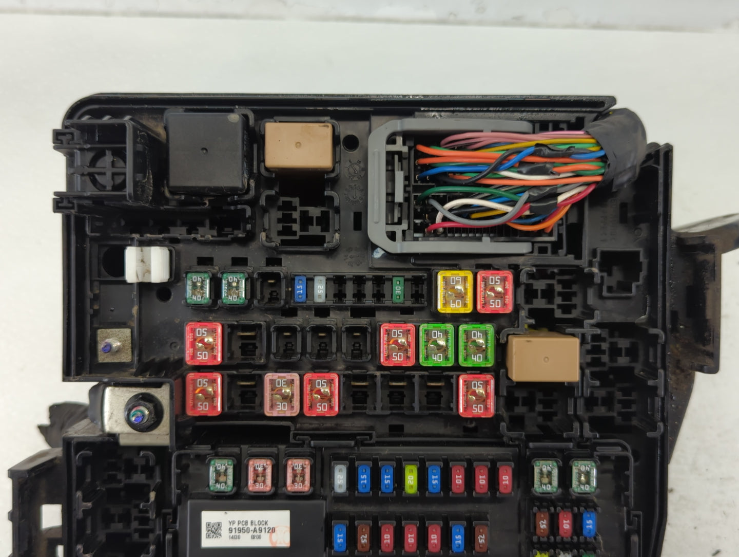 2015-2018 Kia Sedona Fusebox Fuse Box Panel Relay Module P/N:91223 A9110 Fits Fits 2015 2016 2017 2018 OEM Used Auto Parts -