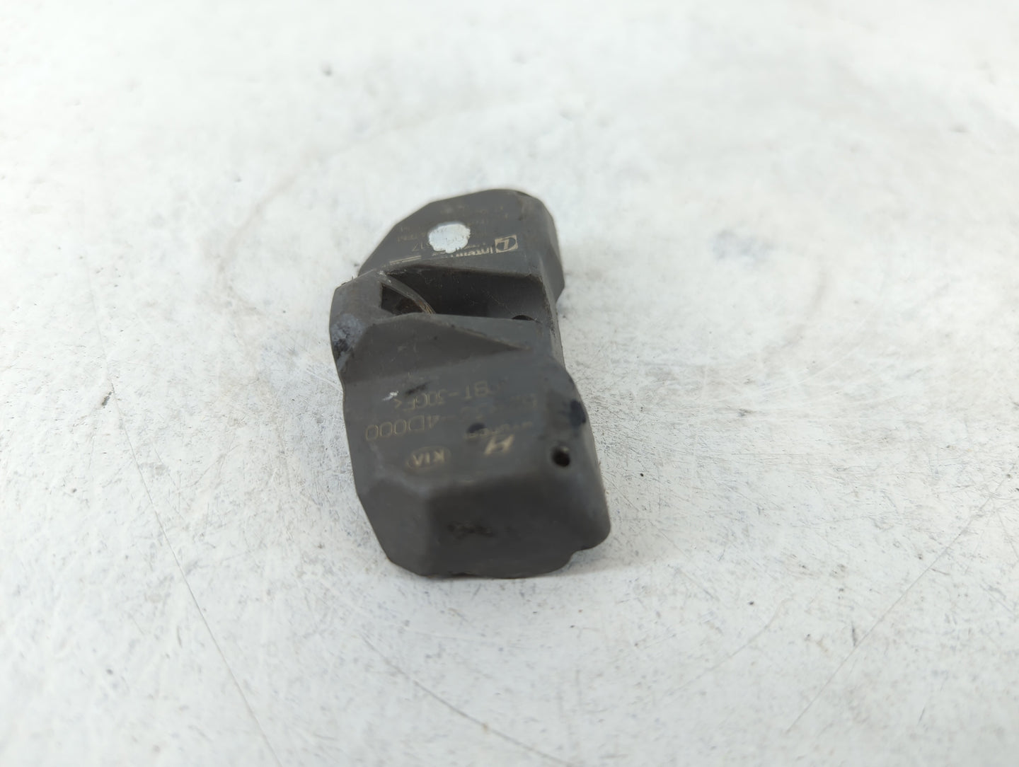 2015 Kia Sedona Tire Pressure Monitoring System Sensor Tpms - Oemusedautoparts1.com