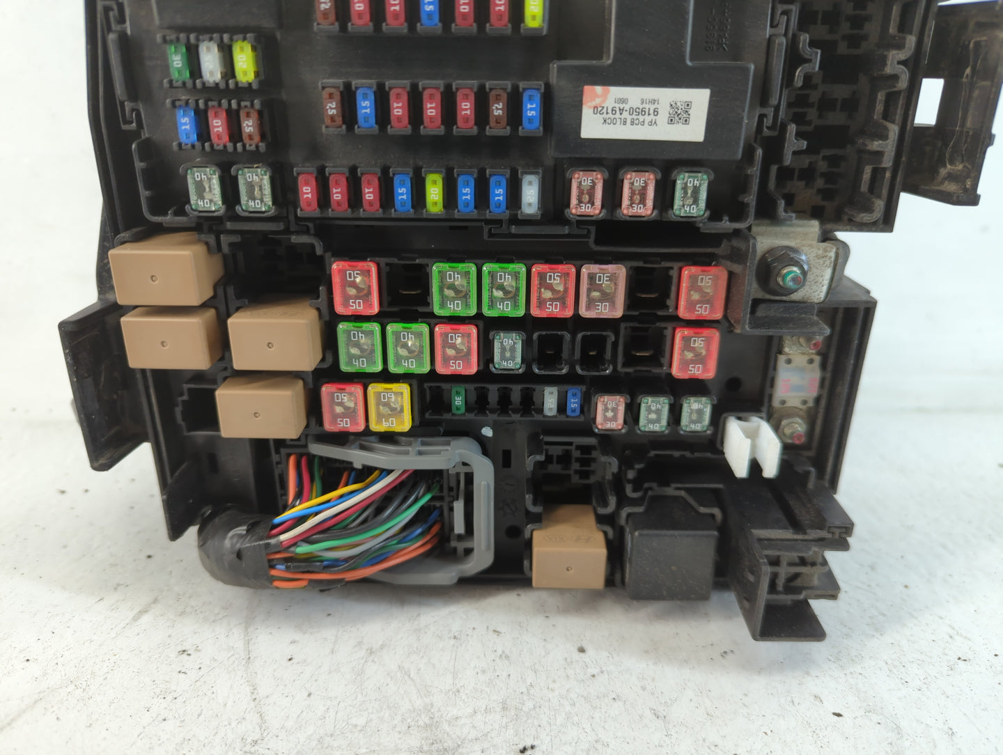 2015-2018 Kia Sedona Fusebox Fuse Box Panel Relay Module P/N:91222-A9240 Fits Fits 2015 2016 2017 2018 OEM Used Auto Parts -