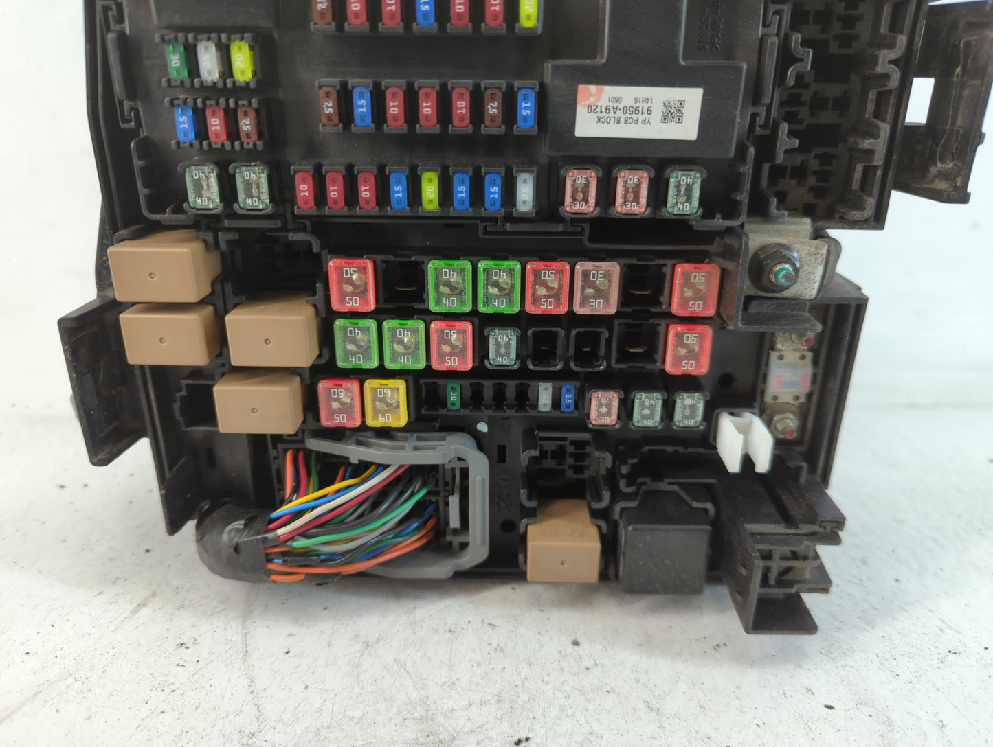 2015-2018 Kia Sedona Fusebox Fuse Box Panel Relay Module P/N:91222-A9240 Fits Fits 2015 2016 2017 2018 OEM Used Auto Parts -