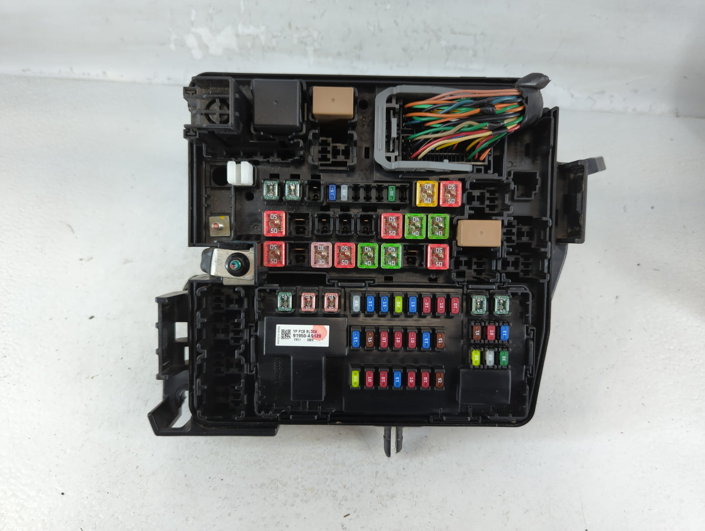 2015-2018 Kia Sedona Fusebox Fuse Box Panel Relay Module P/N:91950-A9320 Fits Fits 2015 2016 2017 2018 OEM Used Auto Parts -
