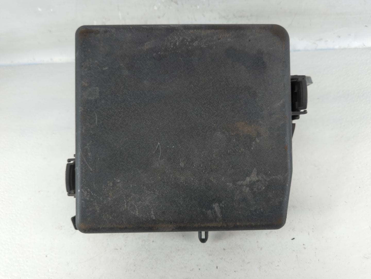 2015-2018 Kia Sedona Fusebox Fuse Box Panel Relay Module P/N:91222-A9240 Fits Fits 2015 2016 2017 2018 OEM Used Auto Parts -