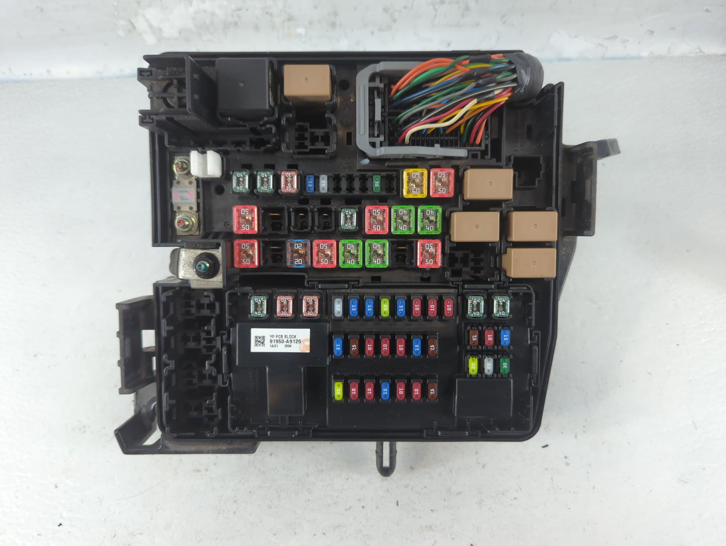 2015-2018 Kia Sedona Fusebox Fuse Box Panel Relay Module P/N:91222-A9240 Fits Fits 2015 2016 2017 2018 OEM Used Auto Parts -