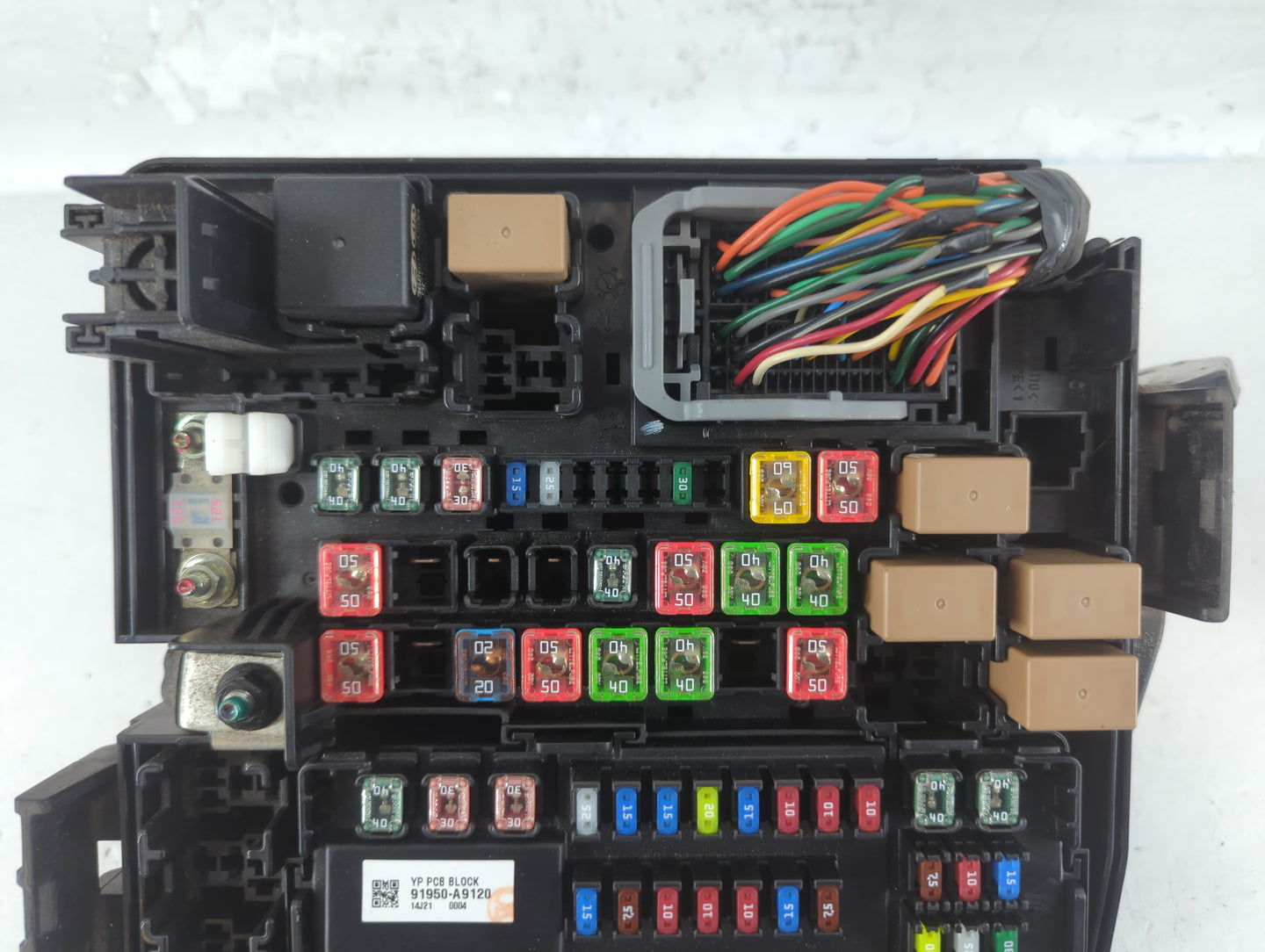 2015-2018 Kia Sedona Fusebox Fuse Box Panel Relay Module P/N:91222-A9240 Fits Fits 2015 2016 2017 2018 OEM Used Auto Parts -