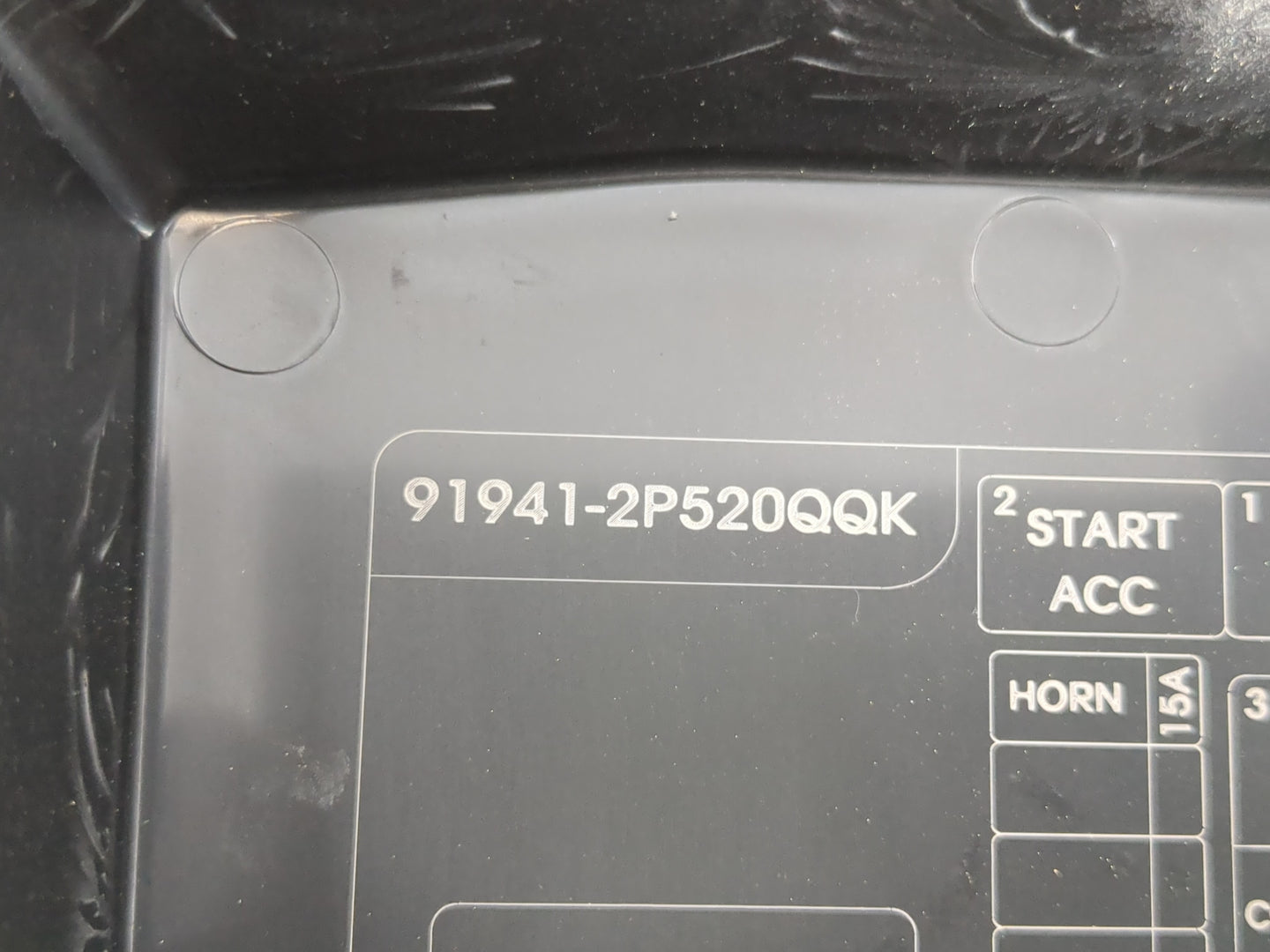 2014-2015 Kia Sorento Fusebox Fuse Box Panel Relay Module P/N:91941-2P520QQK Fits Fits 2014 2015 OEM Used Auto Parts - Oemus