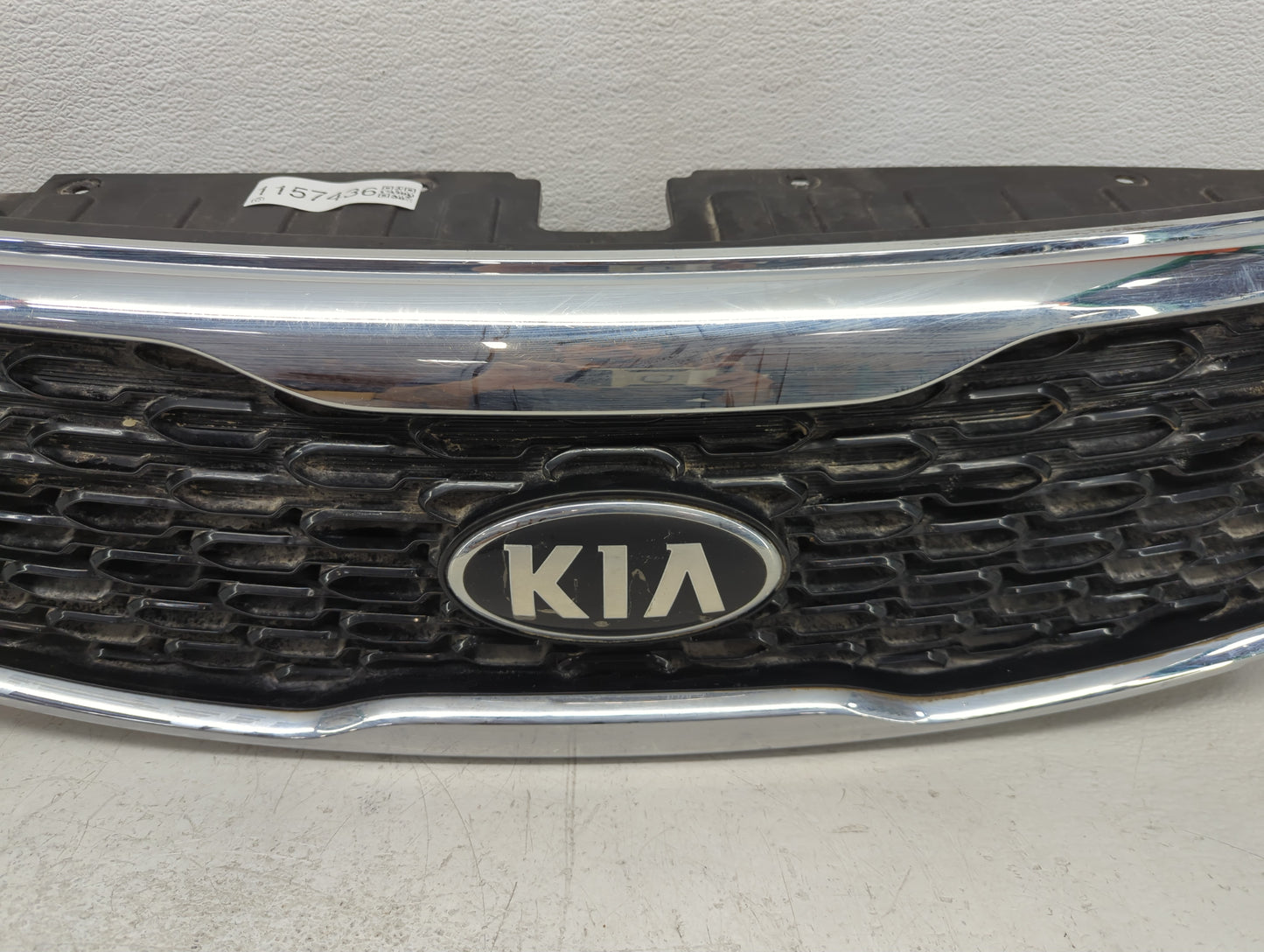 2014-2015 Kia Sorento Front Grille Bumper Not Included - Oemusedautoparts1.com
