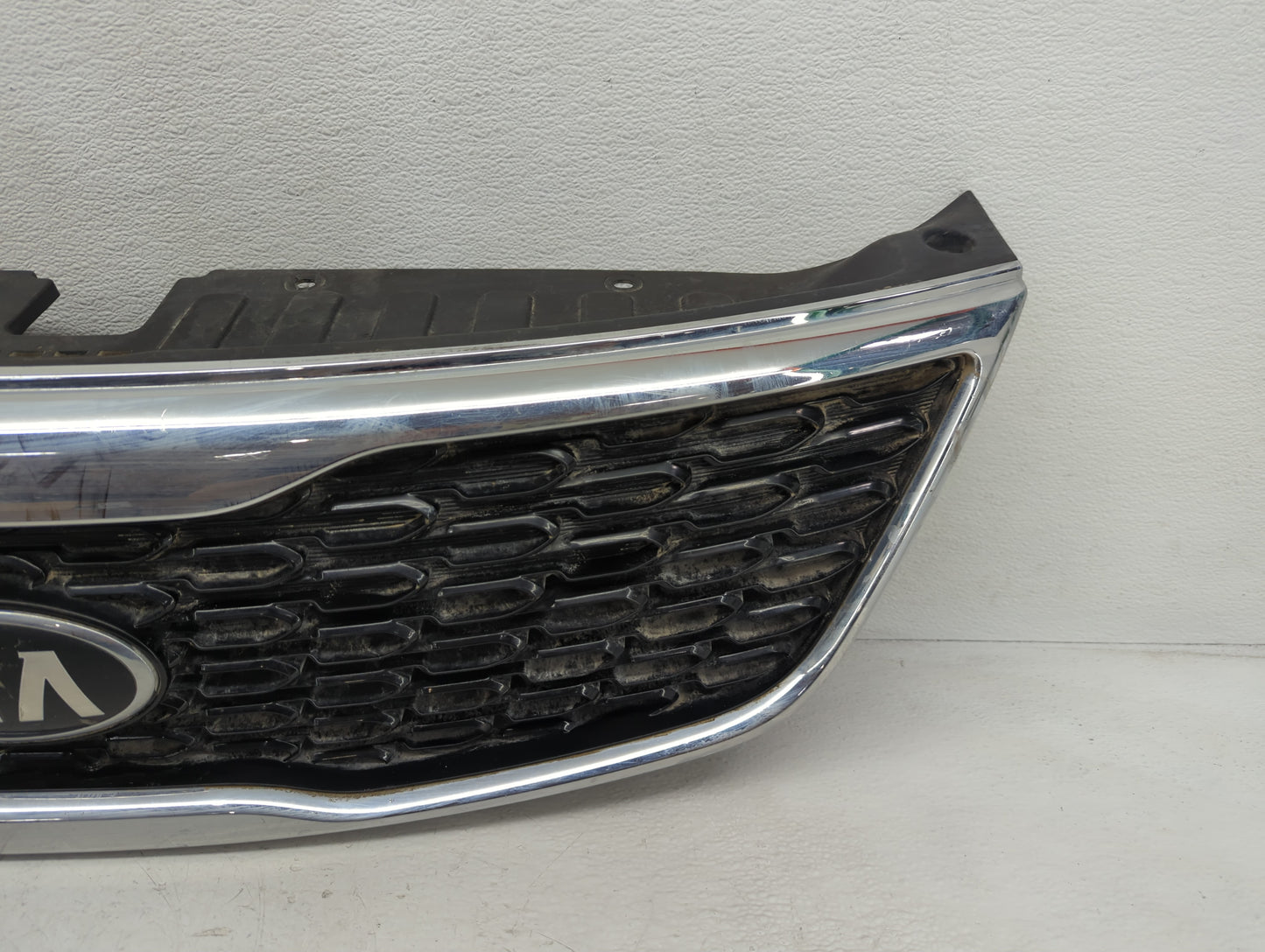 2014-2015 Kia Sorento Front Grille Bumper Not Included - Oemusedautoparts1.com