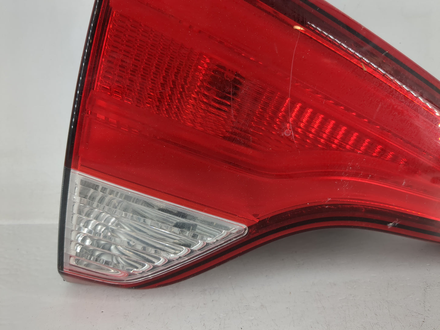 2015 Kia Sorento Driver Left Side Deck Lid Mounted Tail Light - Oemusedautoparts1.com