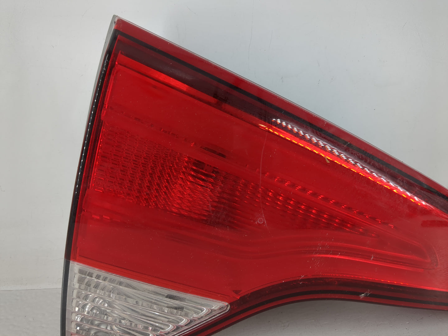 2015 Kia Sorento Driver Left Side Deck Lid Mounted Tail Light - Oemusedautoparts1.com