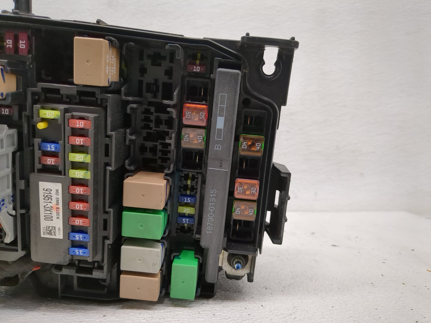 2014-2015 Kia Sorento Fusebox Fuse Box Panel Relay Module P/N:VS912501U022XA Fits Fits 2014 2015 OEM Used Auto Parts - Oemus