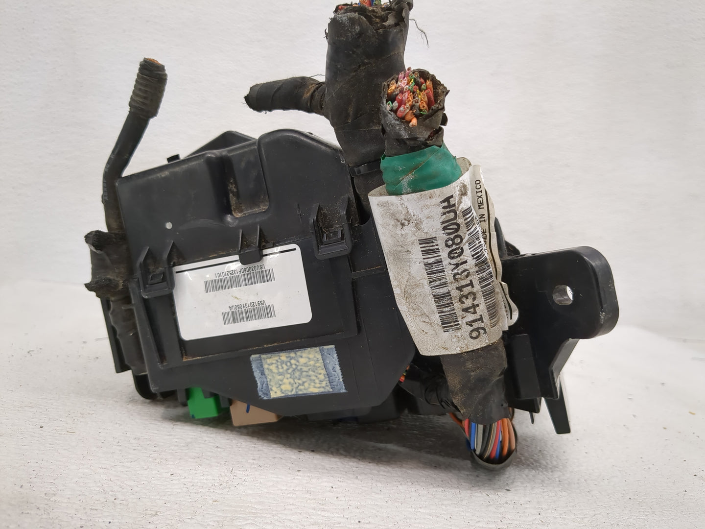 2014-2015 Kia Sorento Fusebox Fuse Box Panel Relay Module P/N:VS912501U022XA Fits Fits 2014 2015 OEM Used Auto Parts - Oemus