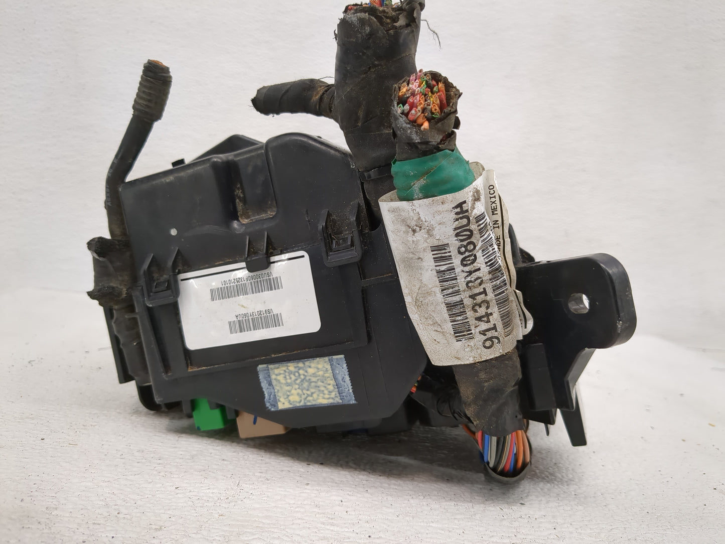 2014-2015 Kia Sorento Fusebox Fuse Box Panel Relay Module P/N:VS912501U022XA Fits Fits 2014 2015 OEM Used Auto Parts - Oemus