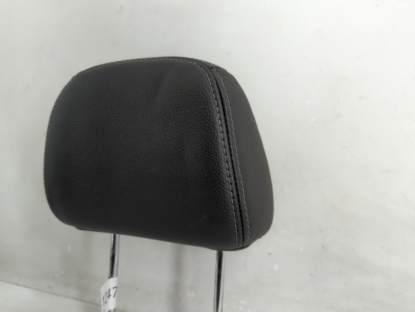 2015 Kia Sorento Headrest Head Rest Front Driver Passenger Seat Fits OEM Used Auto Parts - Oemusedautoparts1.com