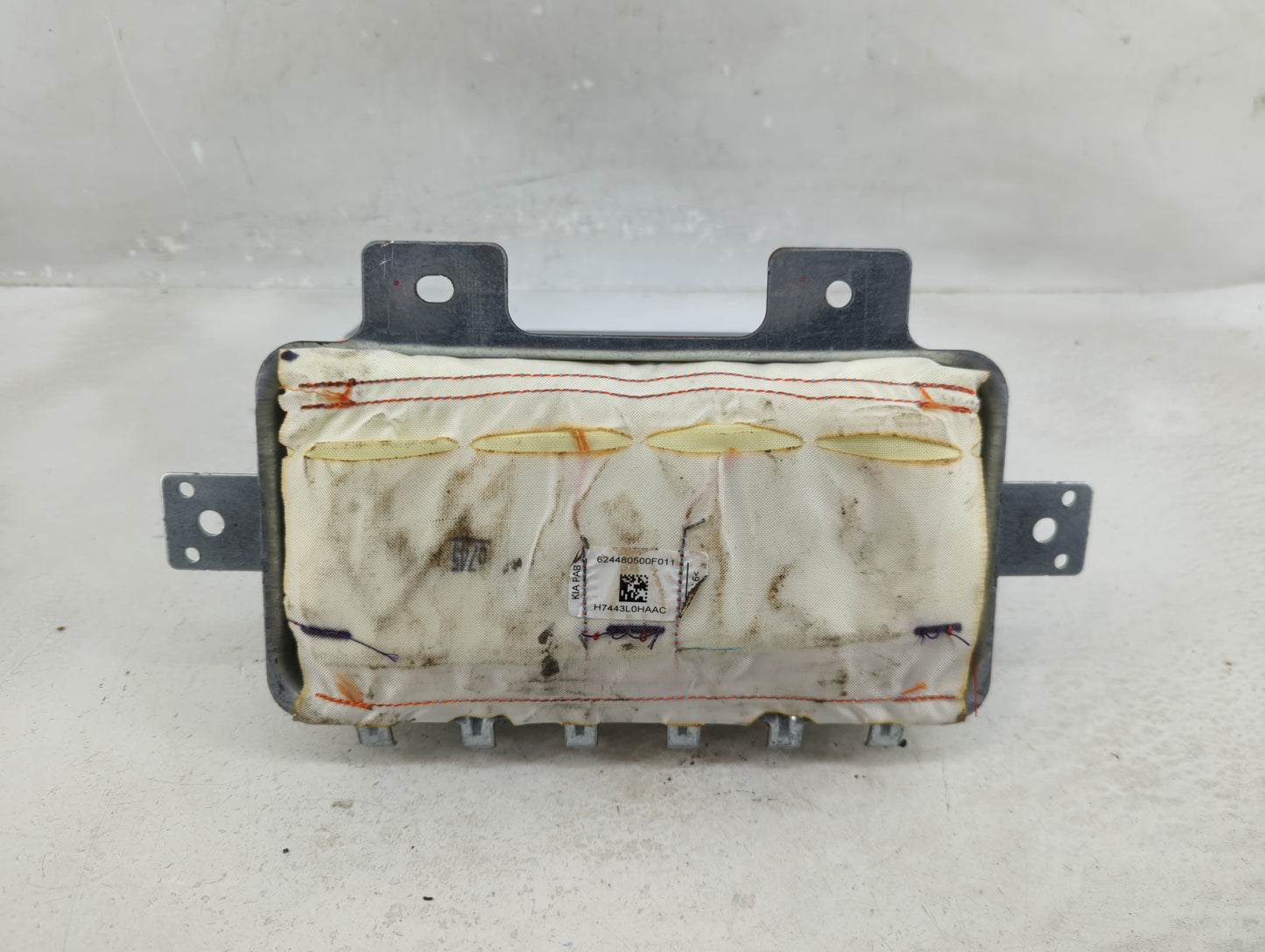 2014-2015 Kia Sorento Air Bag Passenger Right Dashboard OEM P/N:253-68269 Fits Fits 2014 2015 OEM Used Auto Parts - Oemuseda