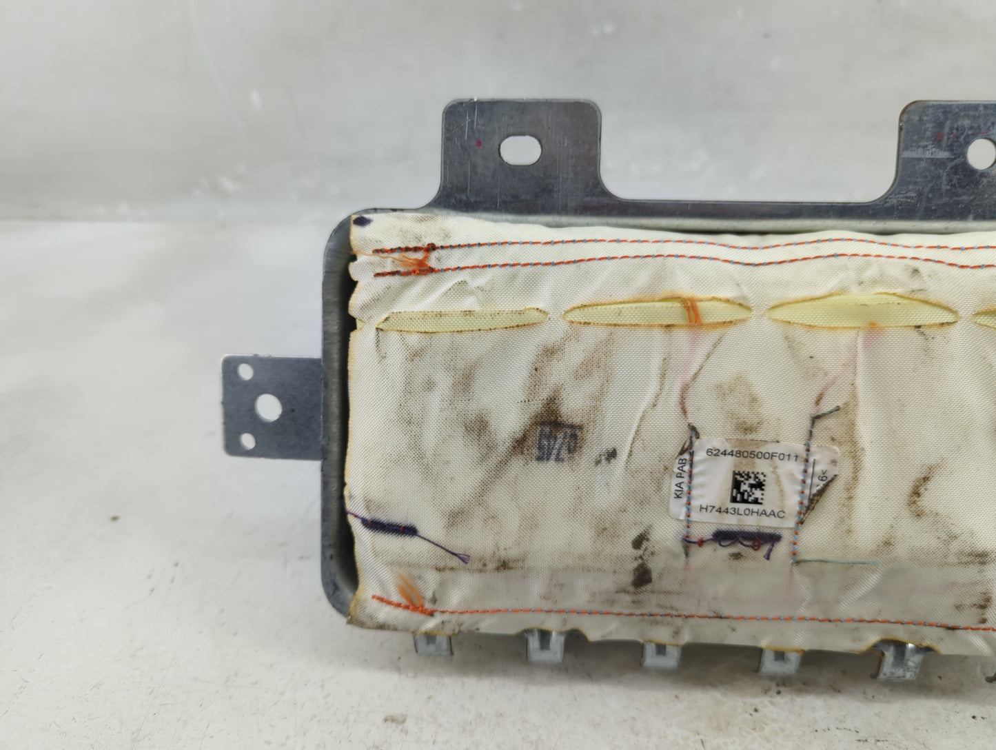 2014-2015 Kia Sorento Air Bag Passenger Right Dashboard OEM P/N:253-68269 Fits Fits 2014 2015 OEM Used Auto Parts - Oemuseda