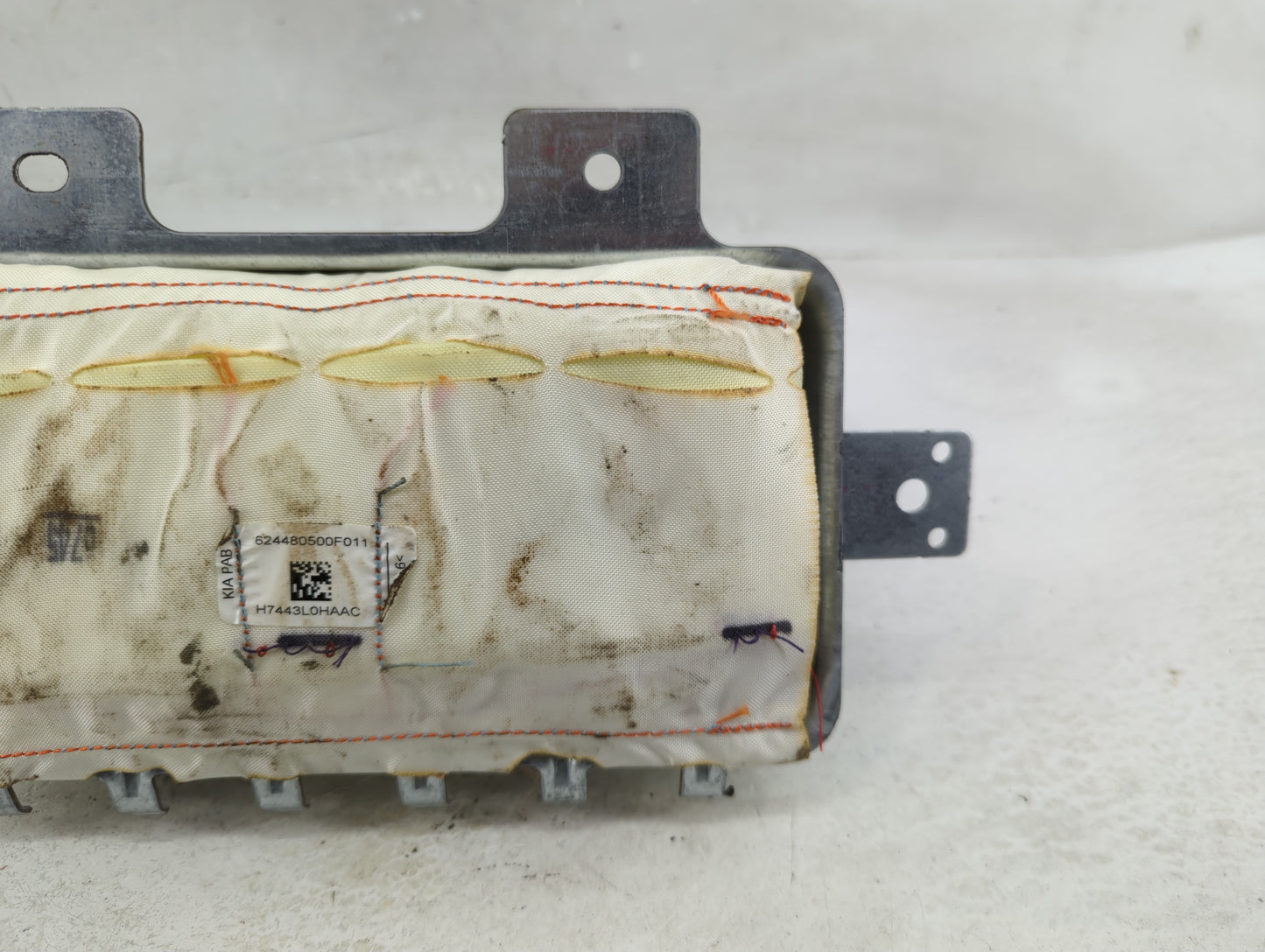 2014-2015 Kia Sorento Air Bag Passenger Right Dashboard OEM P/N:253-68269 Fits Fits 2014 2015 OEM Used Auto Parts - Oemuseda