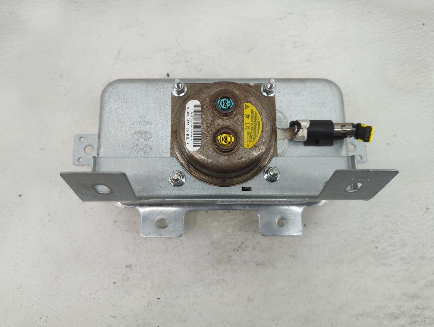 2014-2015 Kia Sorento Air Bag Passenger Right Dashboard OEM P/N:253-68269 Fits Fits 2014 2015 OEM Used Auto Parts - Oemuseda