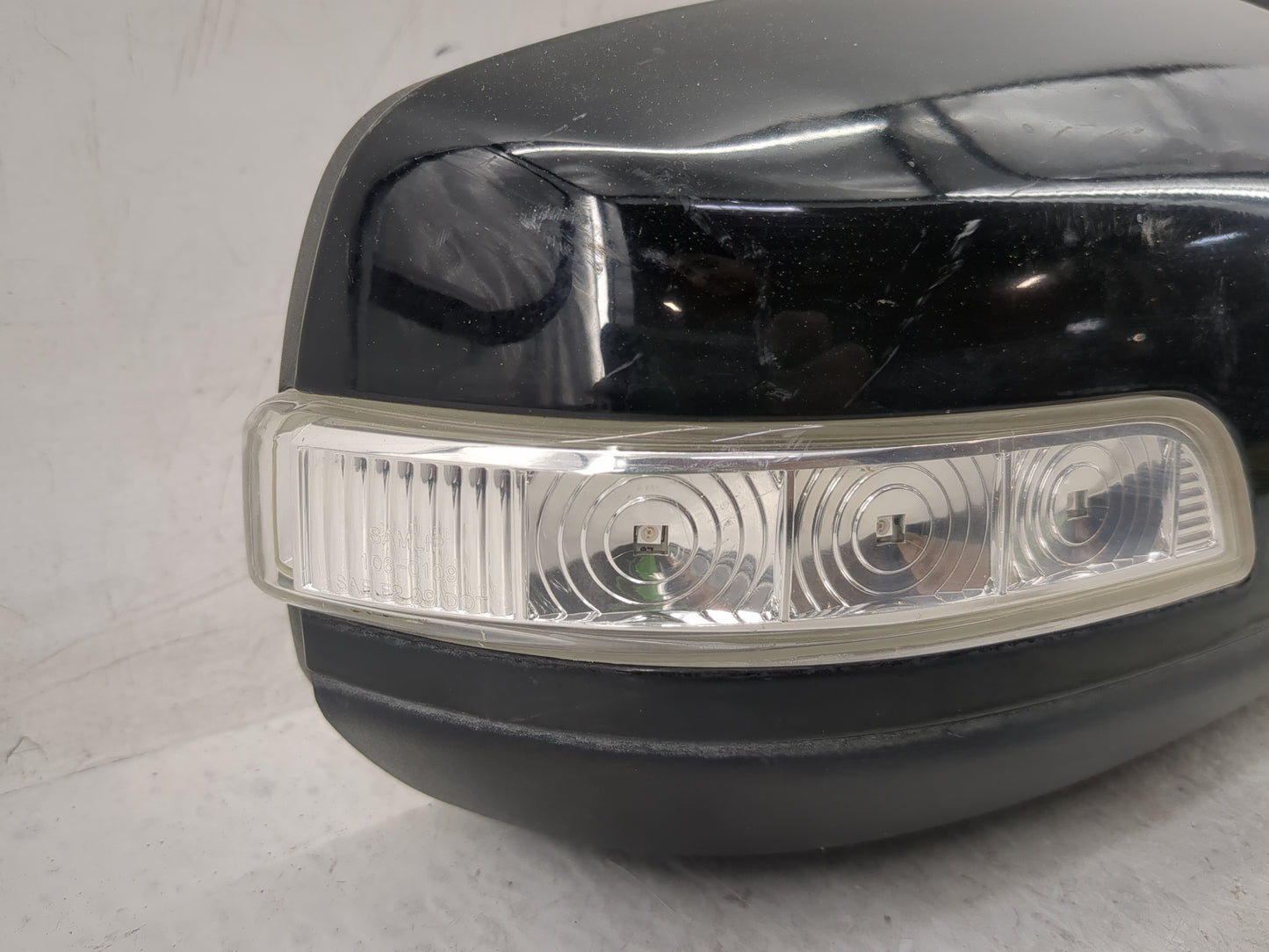 2014-2015 Kia Sorento Passenger Side View Mirror - Right Door Mirror OEM Used - Oemusedautoparts1.com