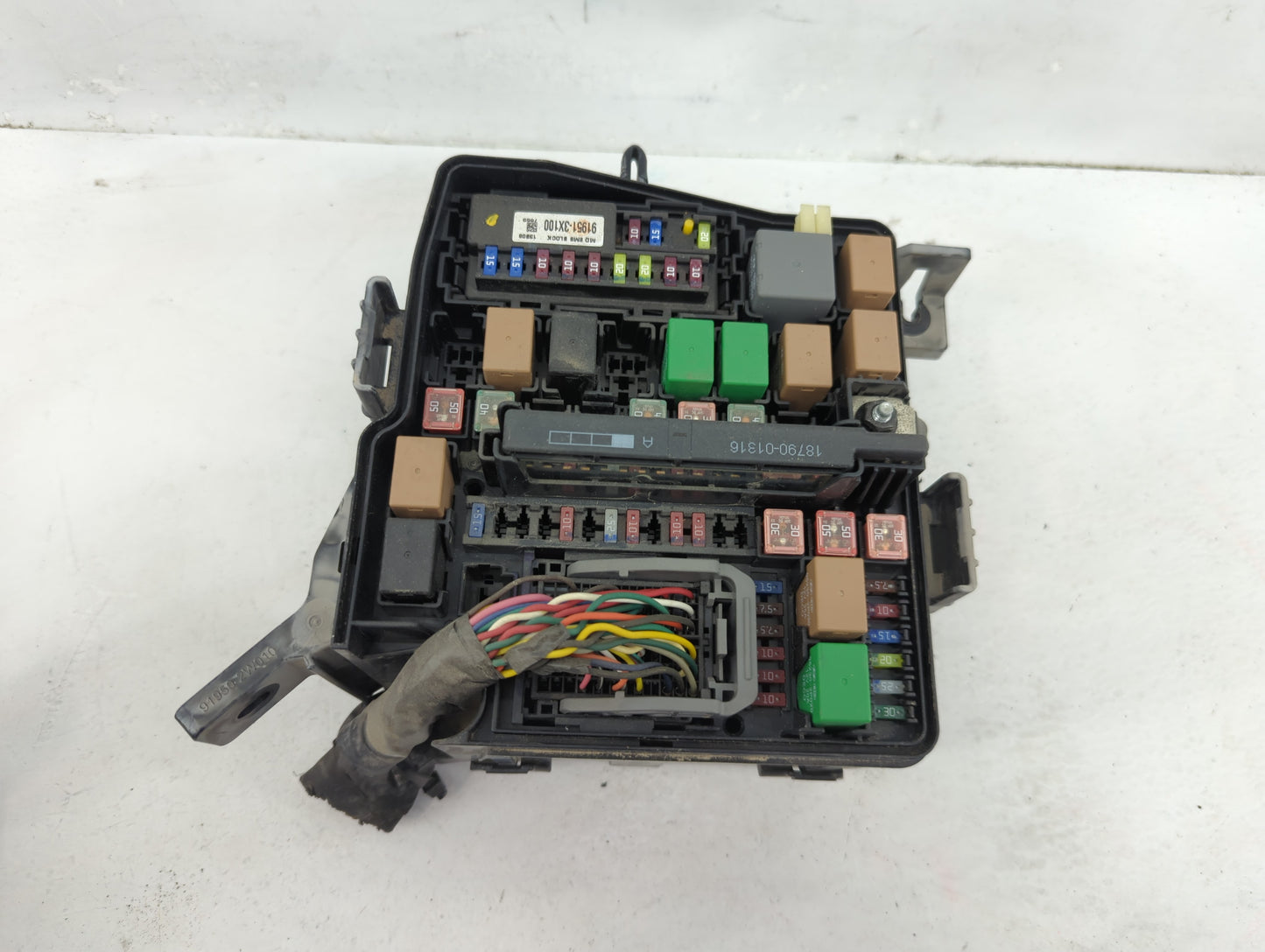 2014-2015 Kia Sorento Fusebox Fuse Box Panel Relay Module P/N:VS912501U092XA Fits Fits 2014 2015 OEM Used Auto Parts - Oemus