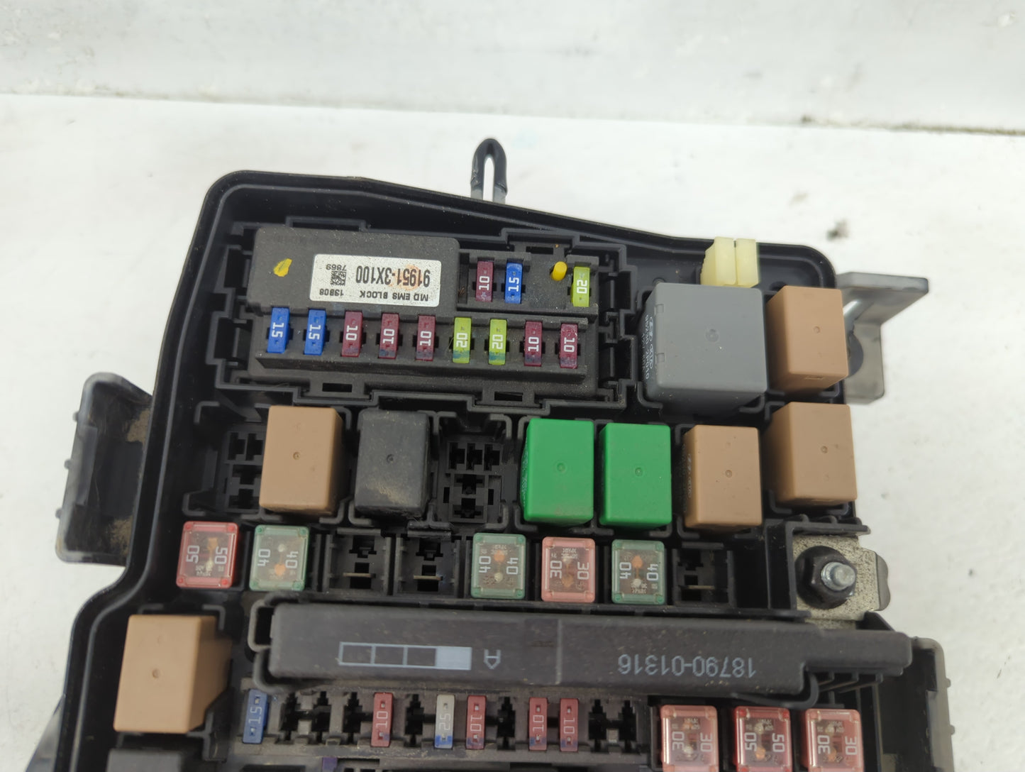 2014-2015 Kia Sorento Fusebox Fuse Box Panel Relay Module P/N:VS912501U092XA Fits Fits 2014 2015 OEM Used Auto Parts - Oemus