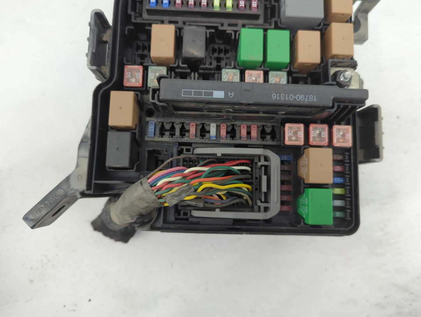 2014-2015 Kia Sorento Fusebox Fuse Box Panel Relay Module P/N:VS912501U092XA Fits Fits 2014 2015 OEM Used Auto Parts - Oemus
