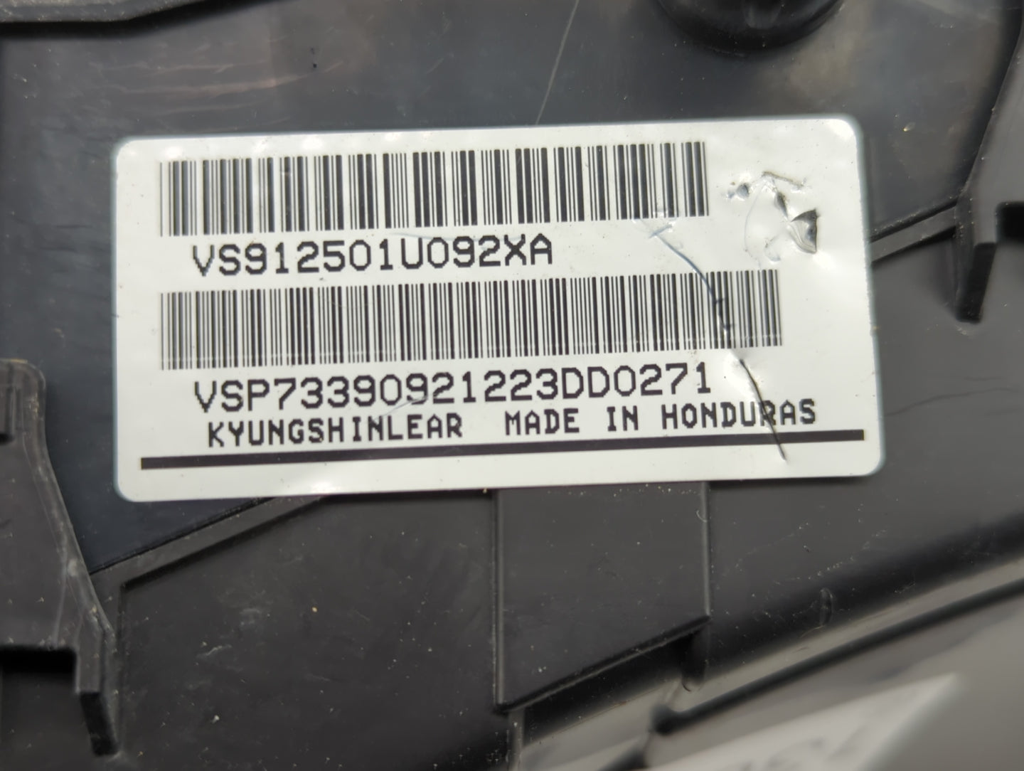 2014-2015 Kia Sorento Fusebox Fuse Box Panel Relay Module P/N:VS912501U092XA Fits Fits 2014 2015 OEM Used Auto Parts - Oemus