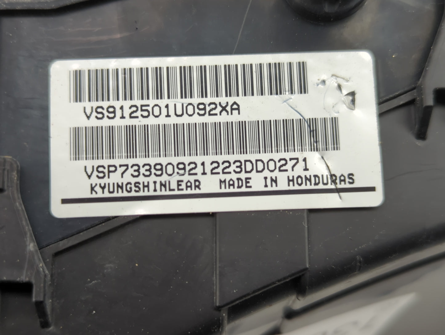 2014-2015 Kia Sorento Fusebox Fuse Box Panel Relay Module P/N:VS912501U092XA Fits Fits 2014 2015 OEM Used Auto Parts - Oemus