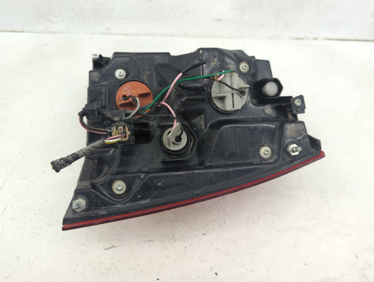 2014-2015 Kia Sorento Tail Light Assembly Driver Left OEM P/N:92401 1U500 Fits Fits 2014 2015 OEM Used Auto Parts - Oemuseda