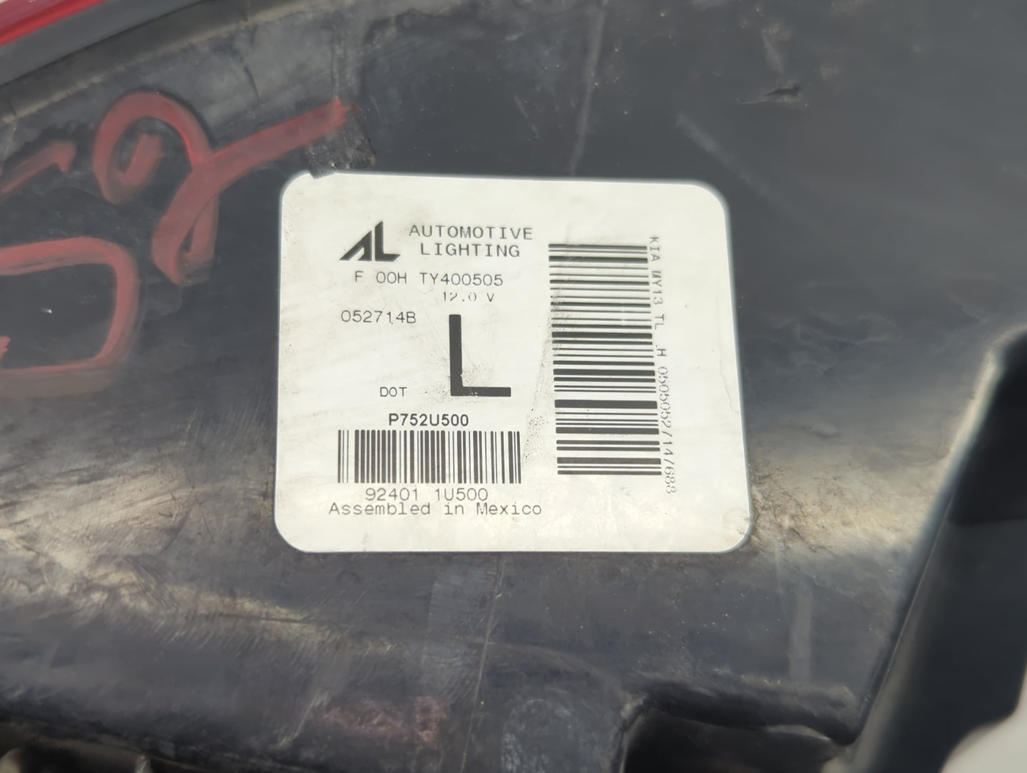 2014-2015 Kia Sorento Tail Light Assembly Driver Left OEM P/N:92401 1U500 Fits Fits 2014 2015 OEM Used Auto Parts - Oemuseda