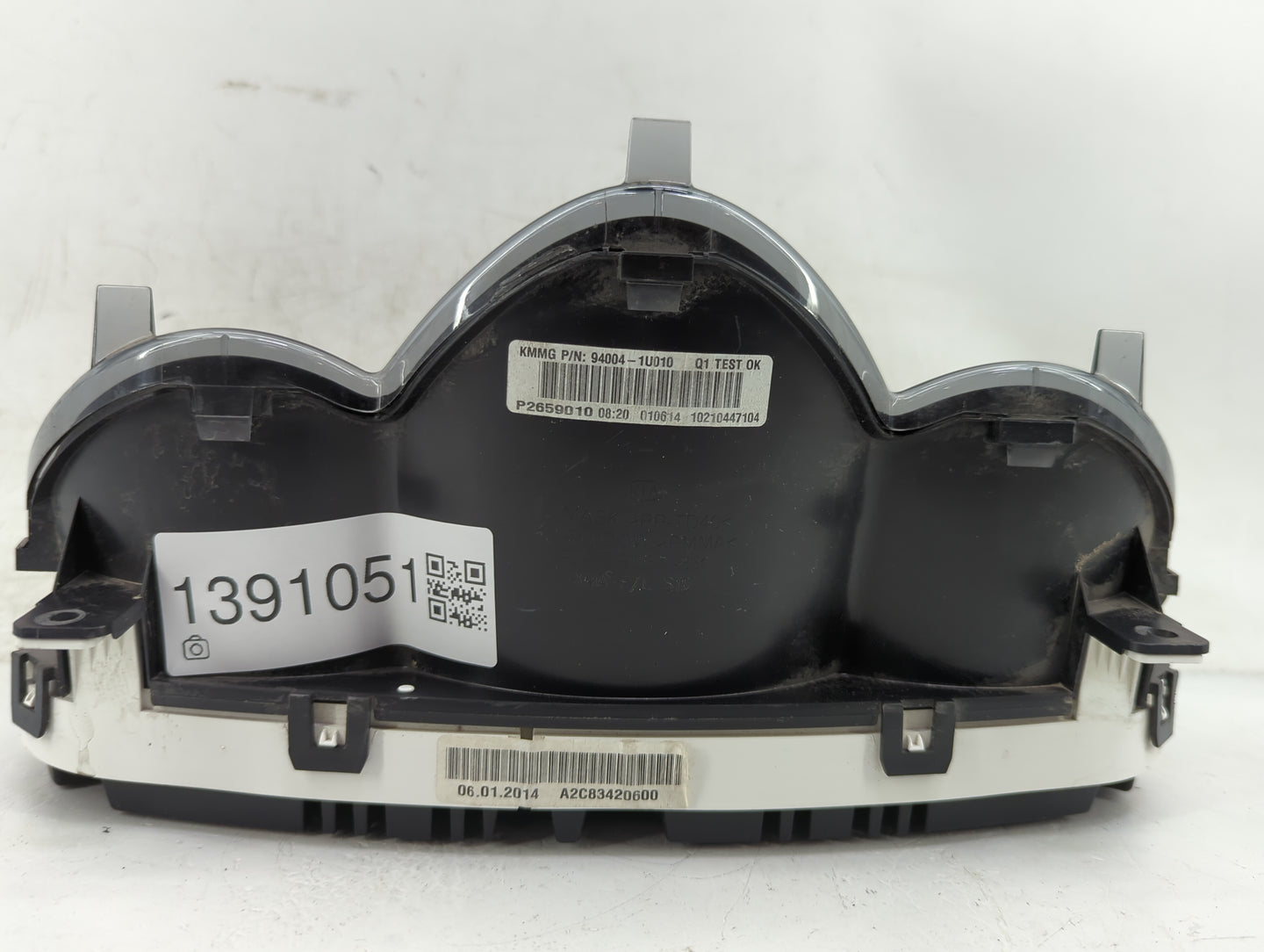 2014-2015 Kia Sorento Instrument Cluster Speedometer Gauges P/N:94004-1U010 Fits Fits 2014 2015 OEM Used Auto Parts - Oemuse