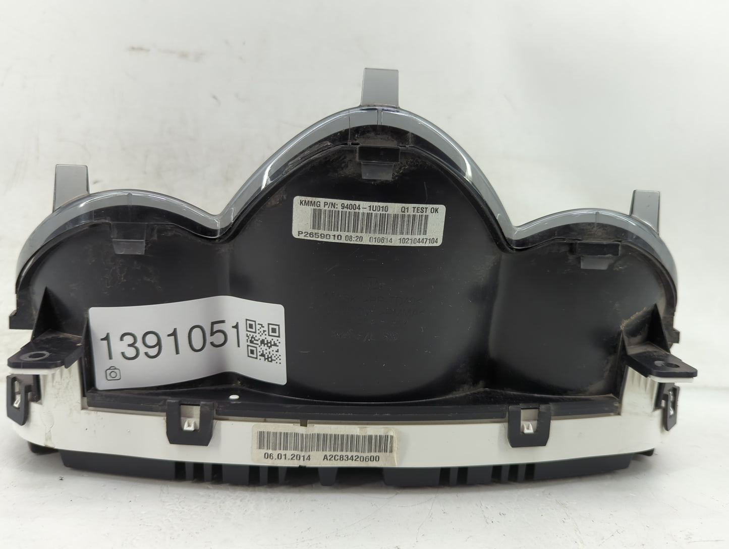 2014-2015 Kia Sorento Instrument Cluster Speedometer Gauges P/N:94004-1U010 Fits Fits 2014 2015 OEM Used Auto Parts - Oemuse