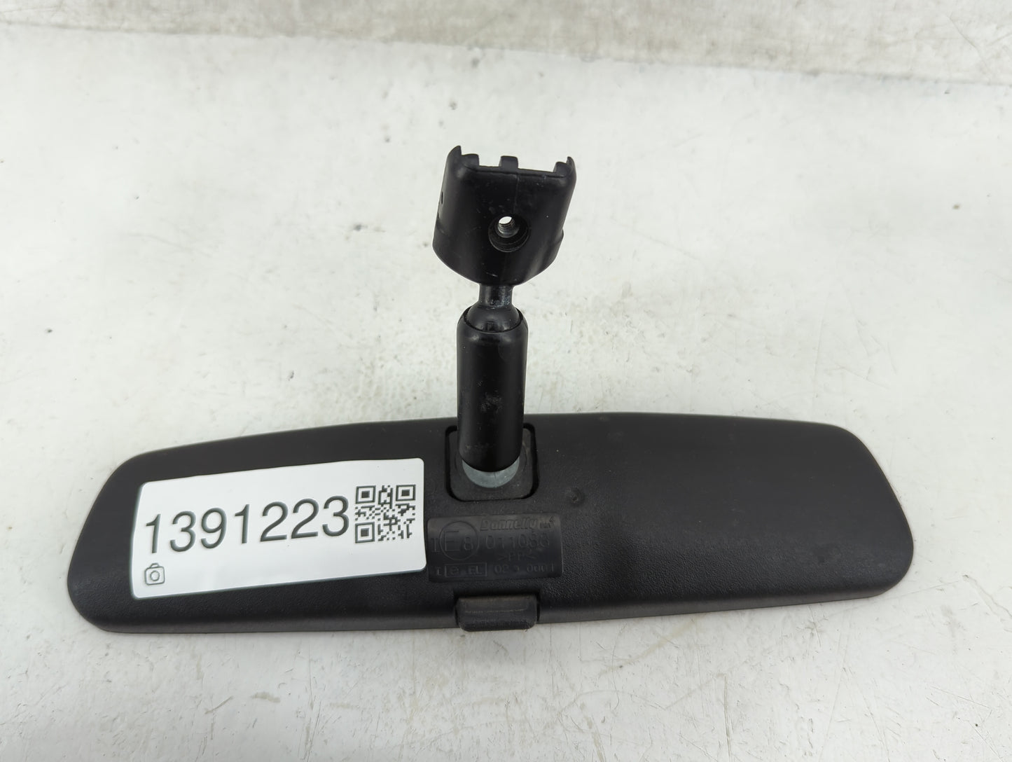 2015 Kia Sorento Interior Rear View Mirror Replacement OEM P/N:E8011083 Fits OEM Used Auto Parts - Oemusedautoparts1.com