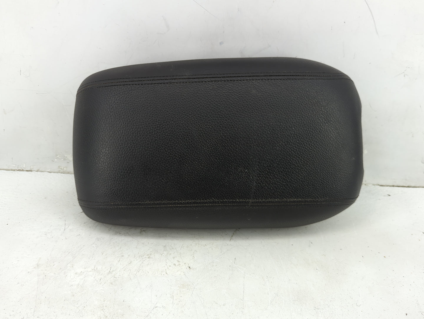 2015 Kia Sorento Center Console Armrest Cover Lid Fits OEM Used Auto Parts - Oemusedautoparts1.com