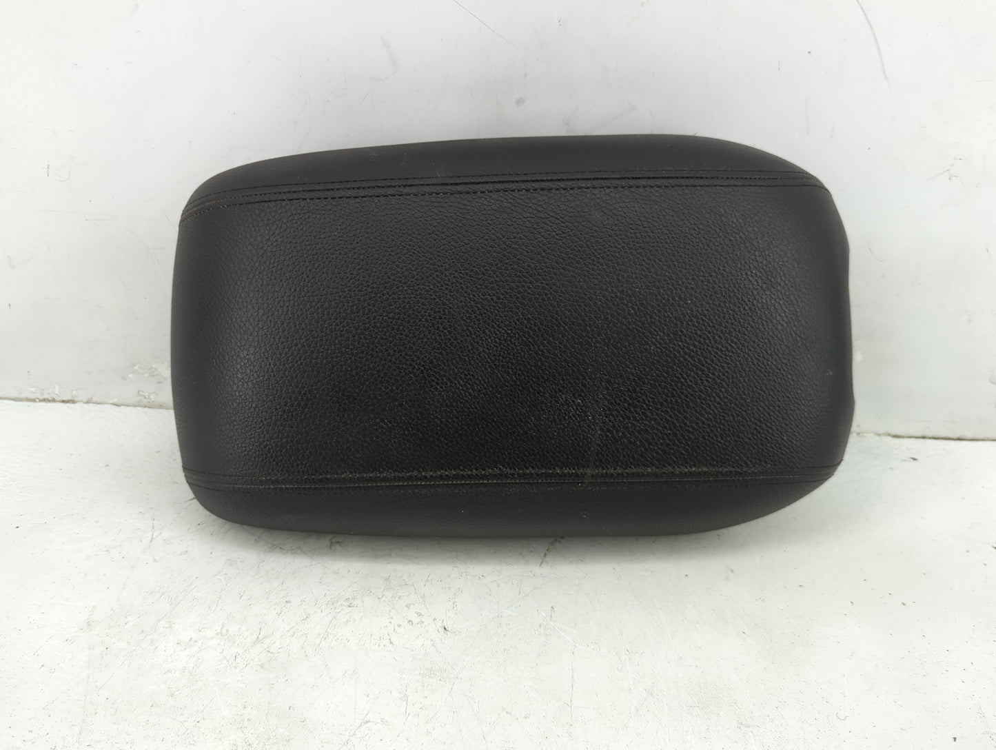 2015 Kia Sorento Center Console Armrest Cover Lid Fits OEM Used Auto Parts - Oemusedautoparts1.com