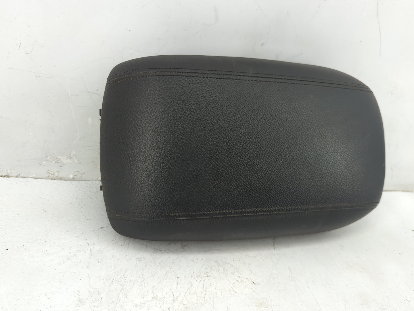 2015 Kia Sorento Center Console Armrest Cover Lid Fits OEM Used Auto Parts - Oemusedautoparts1.com