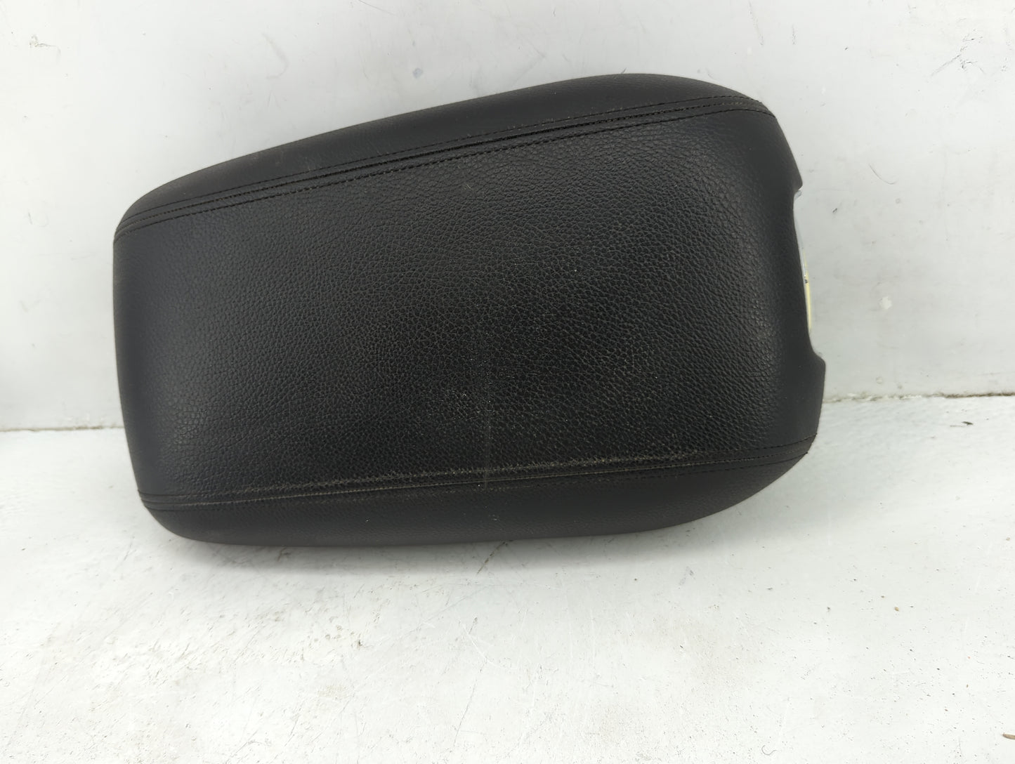 2015 Kia Sorento Center Console Armrest Cover Lid Fits OEM Used Auto Parts - Oemusedautoparts1.com