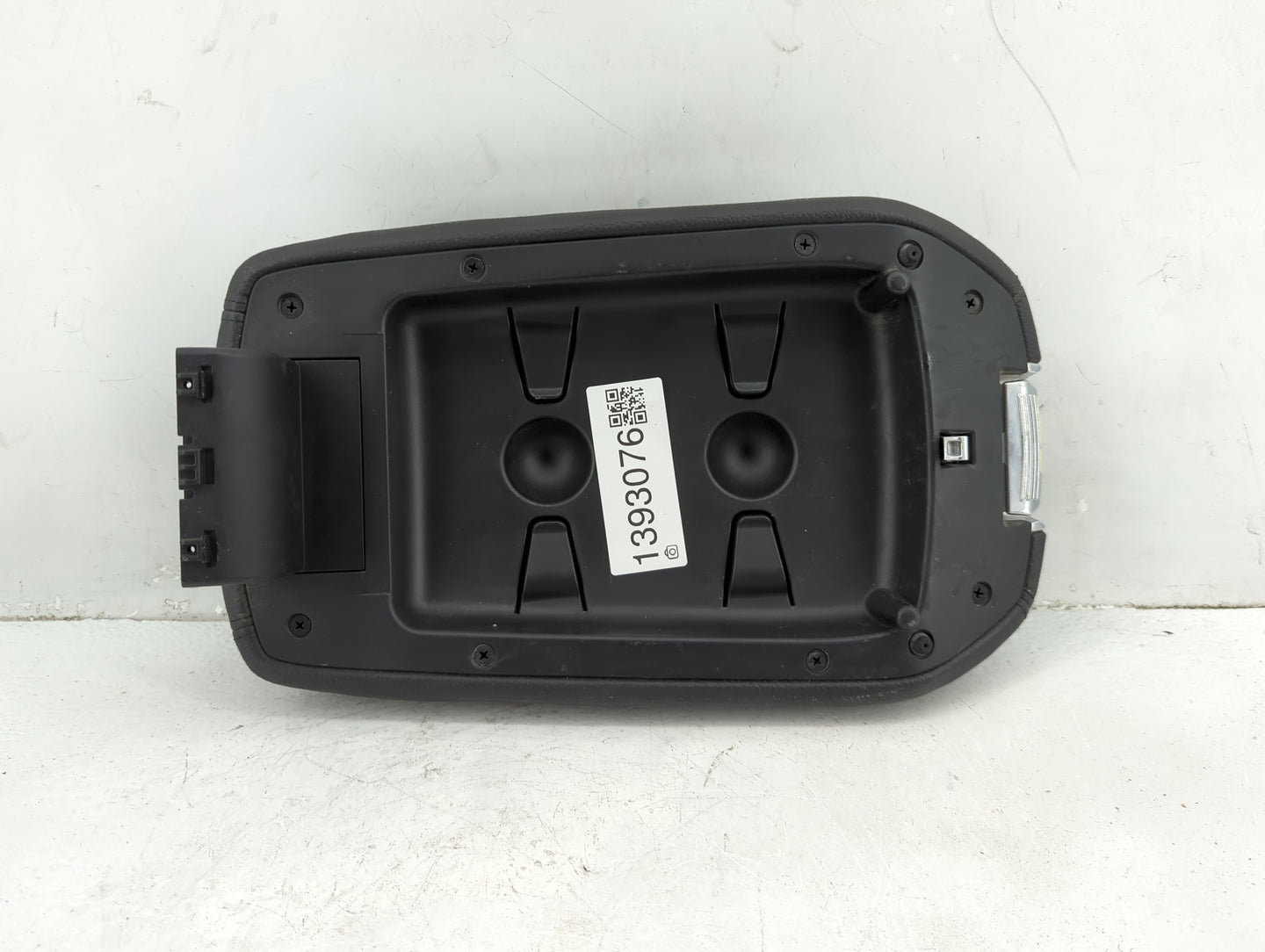 2015 Kia Sorento Center Console Armrest Cover Lid Fits OEM Used Auto Parts - Oemusedautoparts1.com