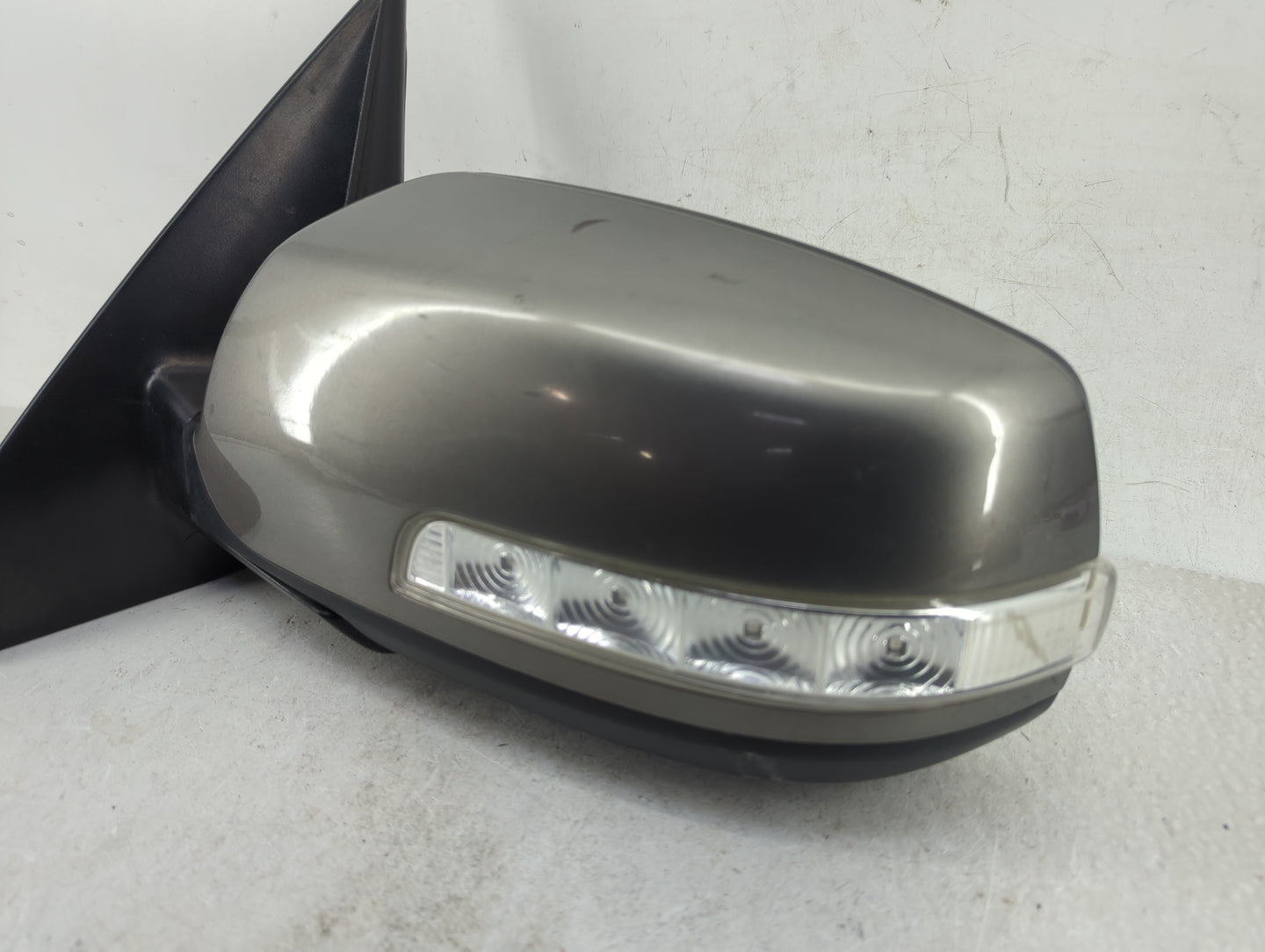 2014-2015 Kia Sorento Driver Side View Mirror - Left Door Mirror OEM Used - Oemusedautoparts1.com