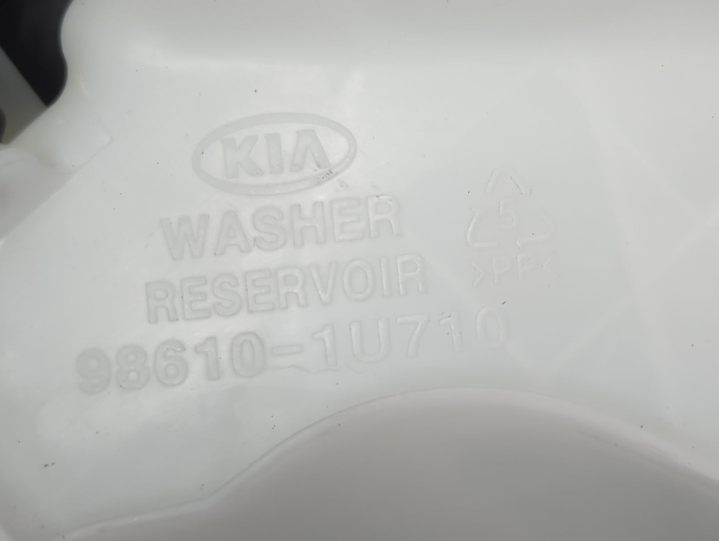 2014-2015 Kia Sorento Windshield Washer Fluid Reservoir Bottle Oem - Oemusedautoparts1.com