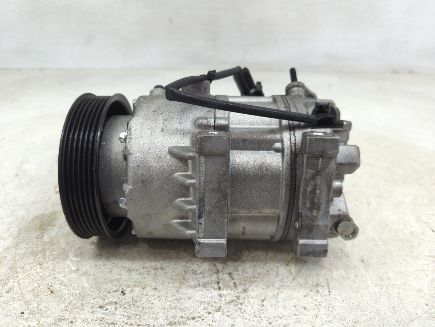 2012-2015 Kia Sorento Air Conditioning A/c Ac Compressor Oem - Oemusedautoparts1.com