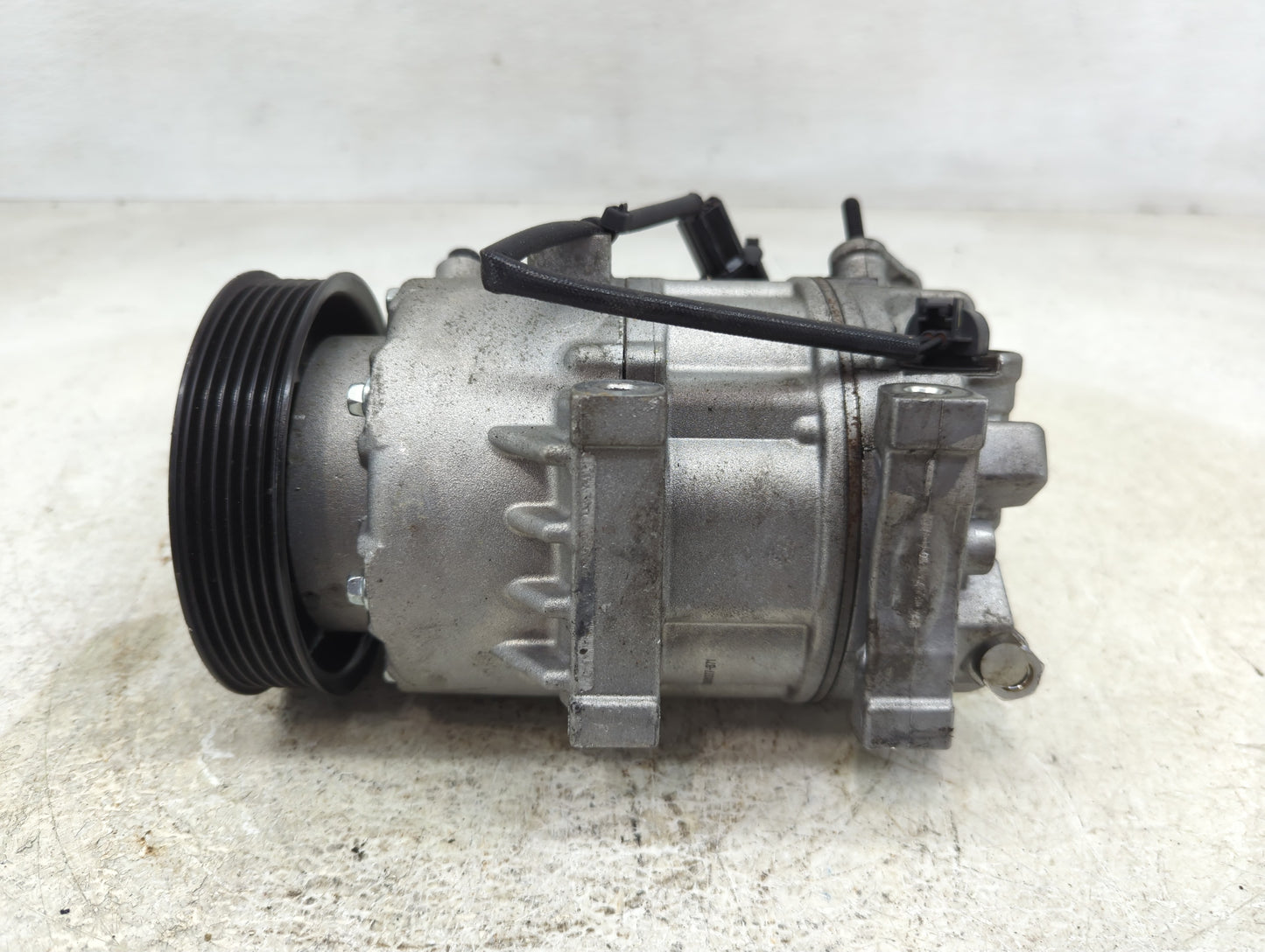 2012-2015 Kia Sorento Air Conditioning A/c Ac Compressor Oem - Oemusedautoparts1.com