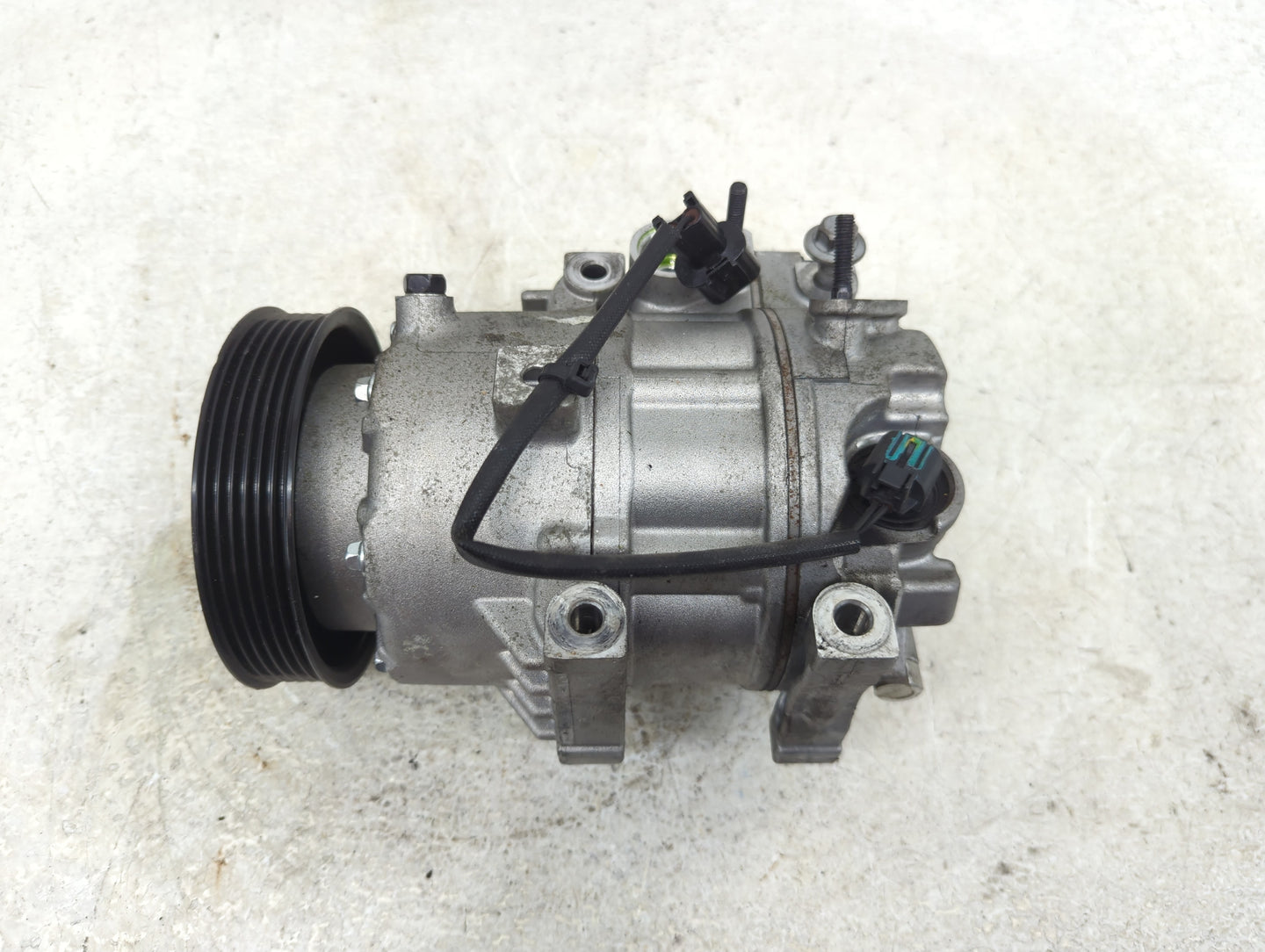 2012-2015 Kia Sorento Air Conditioning A/c Ac Compressor Oem - Oemusedautoparts1.com