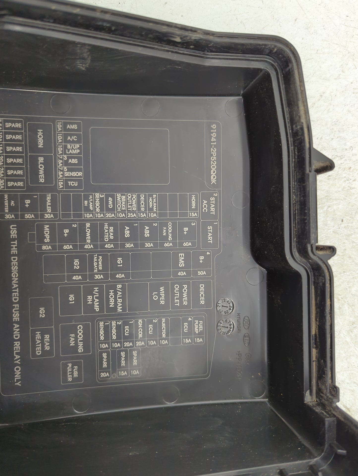 2014-2015 Kia Sorento Fusebox Fuse Box Panel Relay Module P/N:91941-2P520QQK Fits Fits 2014 2015 OEM Used Auto Parts - Oemus