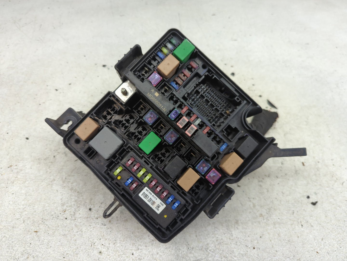 2014-2015 Kia Sorento Fusebox Fuse Box Panel Relay Module P/N:91951-3X100 Fits Fits 2014 2015 OEM Used Auto Parts - Oemuseda