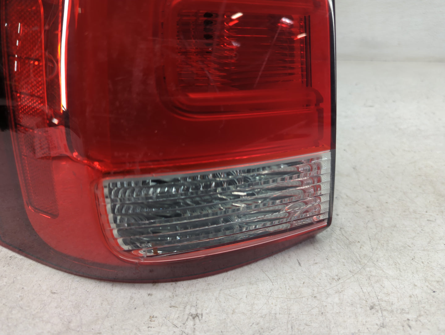 2014-2015 Kia Sorento Tail Light Assembly Passenger Right OEM P/N:92401 1U500 P752U500 Fits Fits 2014 2015 OEM Used Auto Par
