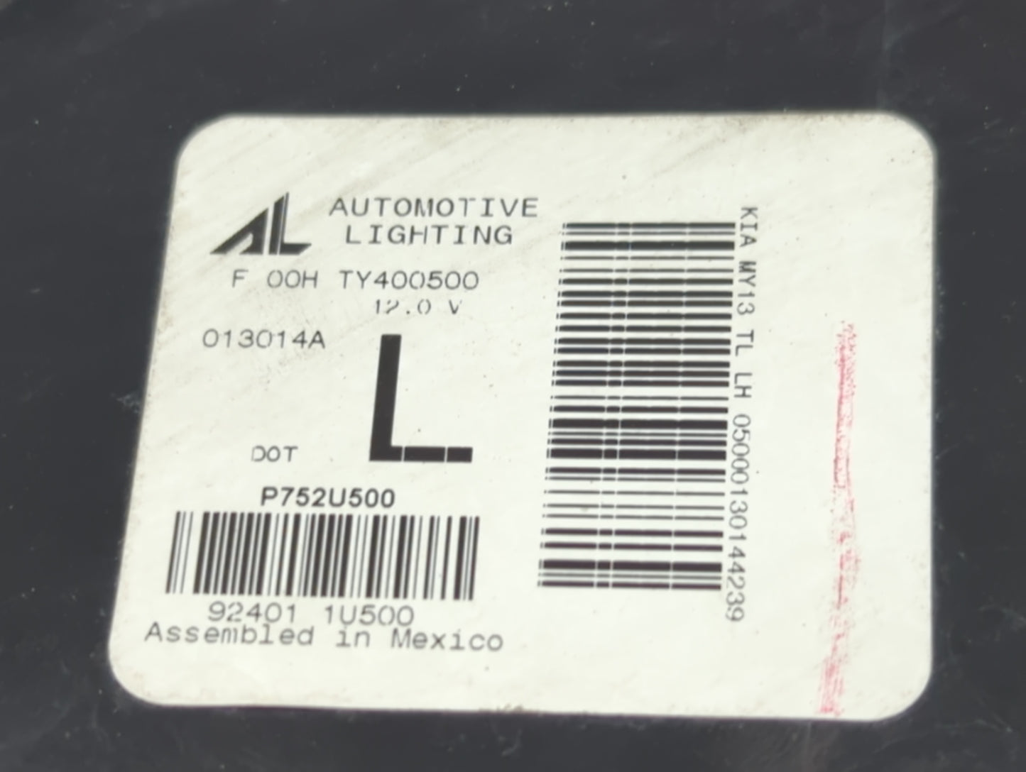 2014-2015 Kia Sorento Tail Light Assembly Passenger Right OEM P/N:92401 1U500 P752U500 Fits Fits 2014 2015 OEM Used Auto Par