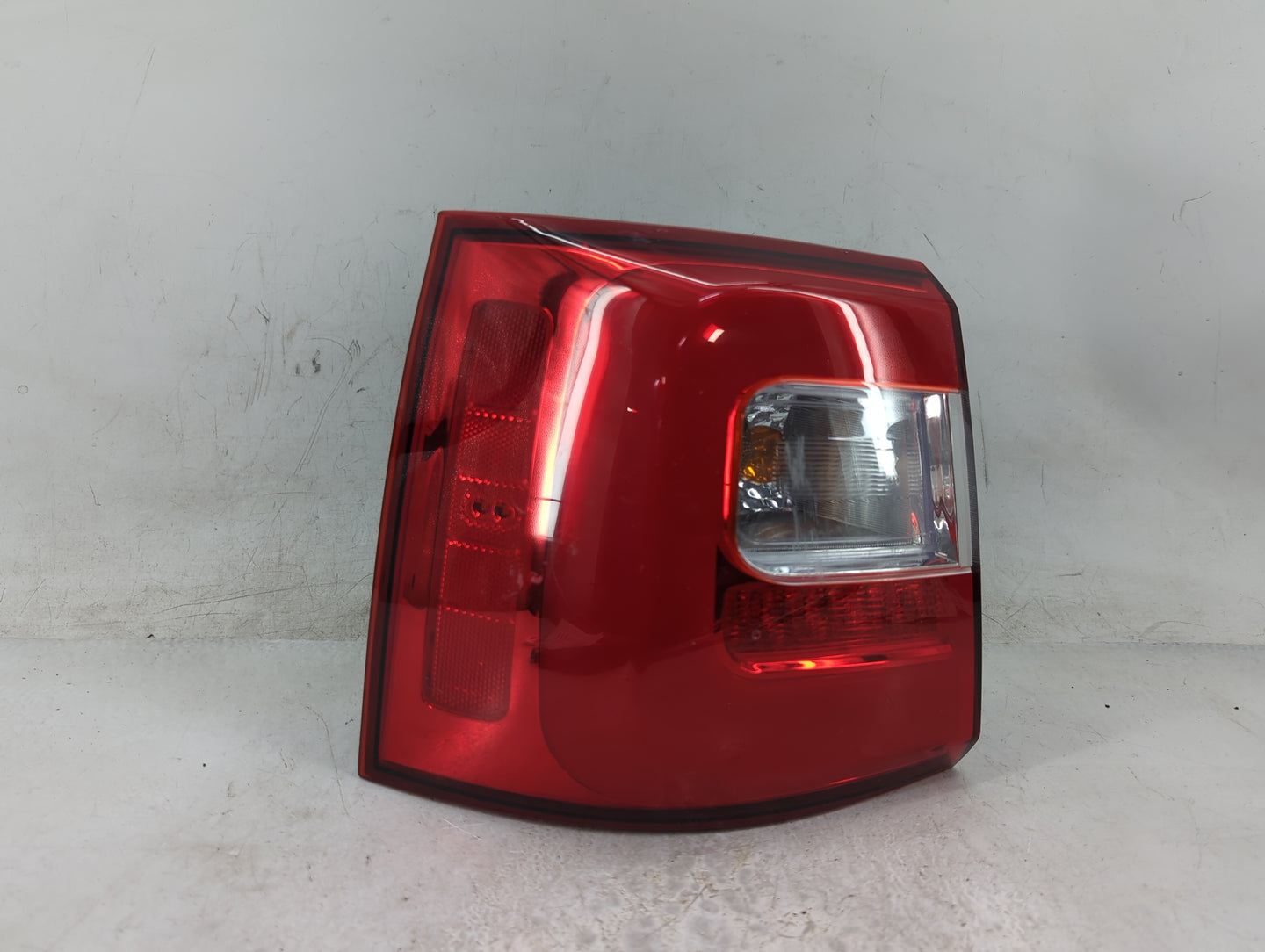 2014-2015 Kia Sorento Tail Light Assembly Driver Left OEM P/N:92401-2P620 Fits Fits 2014 2015 OEM Used Auto Parts - Oemuseda