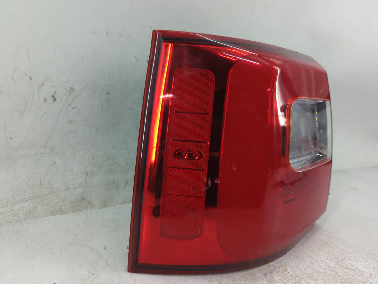 2014-2015 Kia Sorento Tail Light Assembly Driver Left OEM P/N:92401-2P620 Fits Fits 2014 2015 OEM Used Auto Parts - Oemuseda